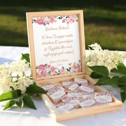 PREZENT dla Babci skrzyneczka z czekoladkami Z IMIENIEM Różowe Kwiaty