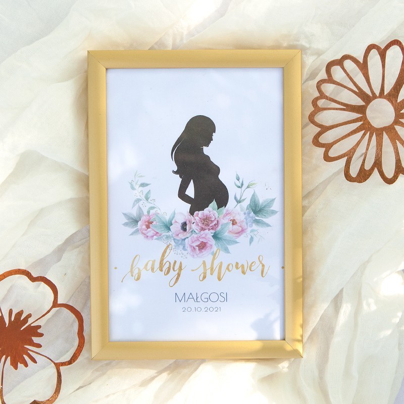 Dekoracja stołu na Baby Shower w postaci ramki z personalizowaną karteczką i tematyczna grafiką