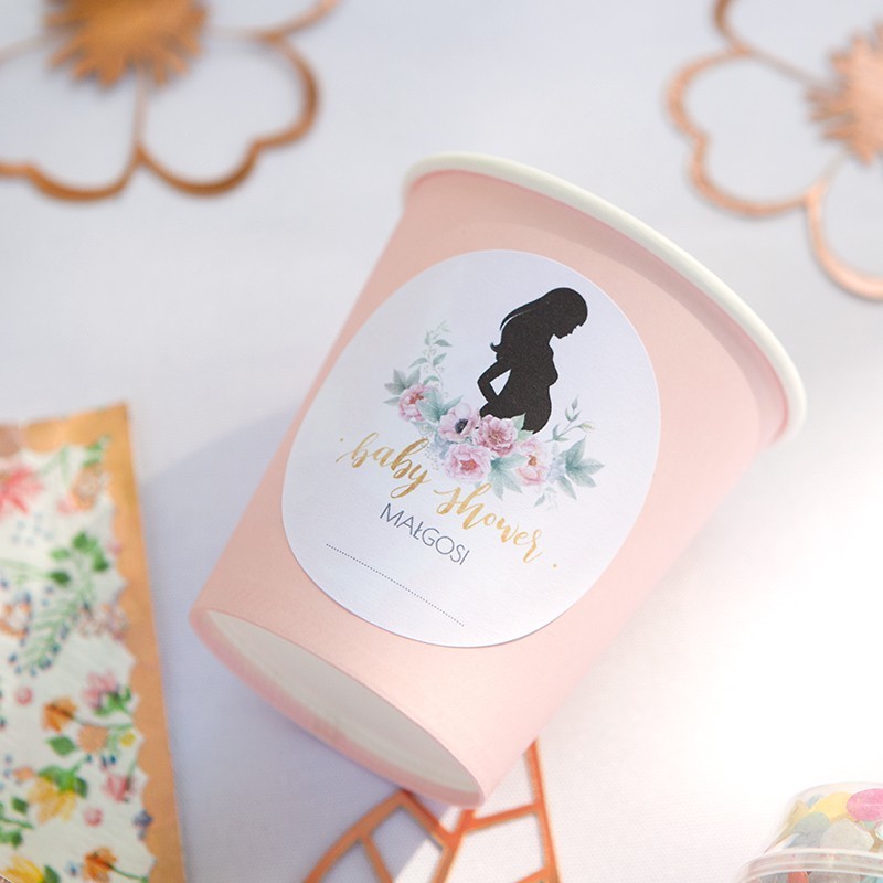 Papierowe kubeczki na Baby Shower z personalizowaną etykietką 